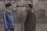 56岁张嘉译别墅庆生，从白发大叔到黑发男神，叔圈顶流活成了娱乐圈最大的反差