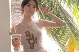 海风邂逅星光：祝绪丹的海边旅拍展现率性真我