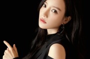 李小璐黑色露肩礼裙惊艳亮相 气质冷艳显低调优雅
