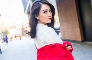 “偶像剧女王”47岁再引热议：陈乔恩的“反常”背后，藏着什么？