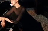 刘诗诗墨染琴韵光影间一袭未发布黑色高定礼裙演绎文艺御姐风