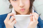 关晓彤白裙花园写真清新亮相 嘟嘴卖萌尽显俏皮少女魅力