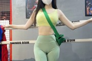 瑜伽缝隙中的火焰：修炼身心的灵动瞬间