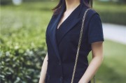 杨子姗街拍演绎干练职场风尚