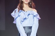 长发如瀑清丽绝伦 陈瑶发布会诠释东方佳人韵味