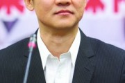 57岁黄志忠：戏骨光环下的硬汉柔情与情感“言不由衷”