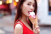 红裙映雪肌李沁演绎热烈与纯净的时尚美学