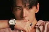 杨洋早秋封面大片解锁多面型格 光影之间演绎时尚态度