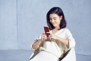 车晓时光留影：从优雅锁骨到恬静人生的气质蜕变