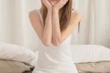 暖阳缱绻光影间娇小少女的私房谧境