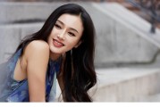 秦岚情人节娇媚写真绽放如花笑靥尽显浪漫柔情