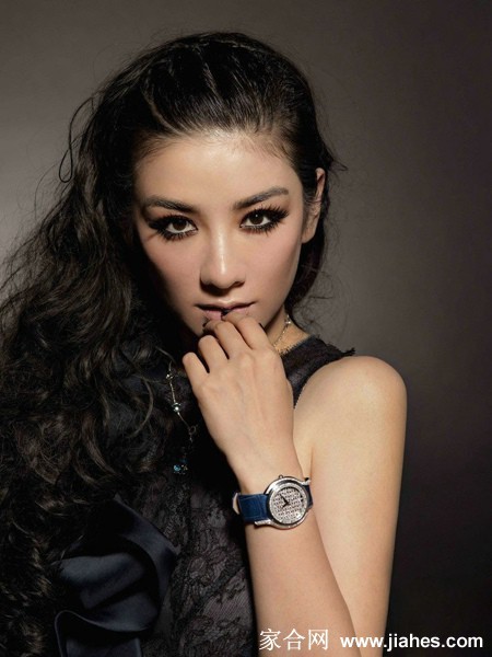 黄奕素雅妆容眼眸灵动如宁静女神