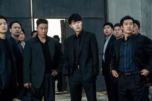 朴施厚在电影《检察官内传》中的法庭辩护剧照