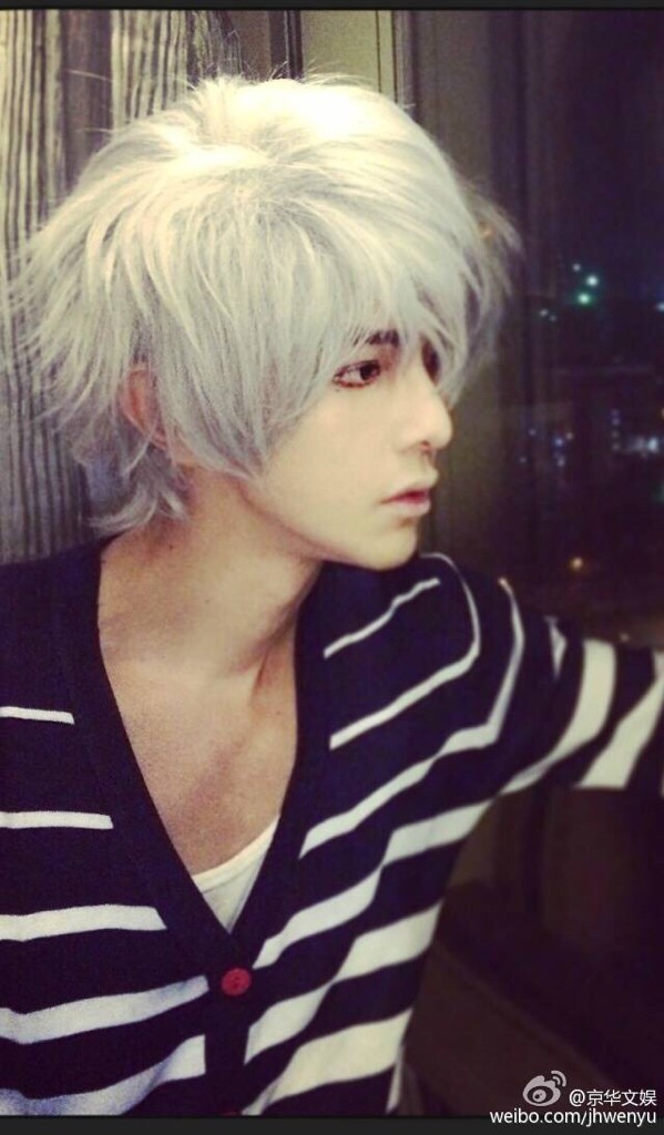汪东城cosplay造型照片，展现其个人兴趣