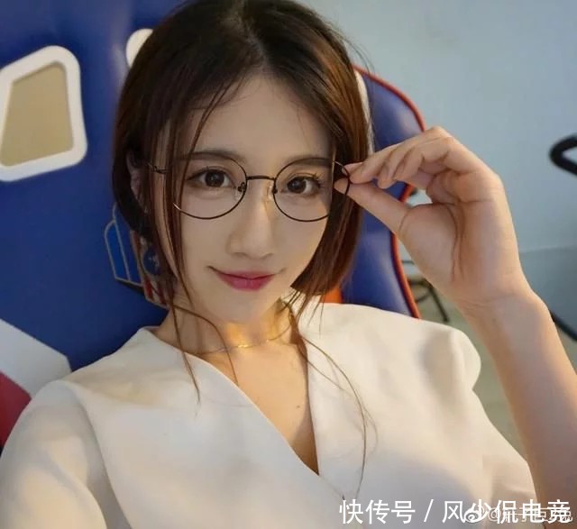 轩子巨2兔早期ASMR直播画面与近期带货直播画面对比拼图