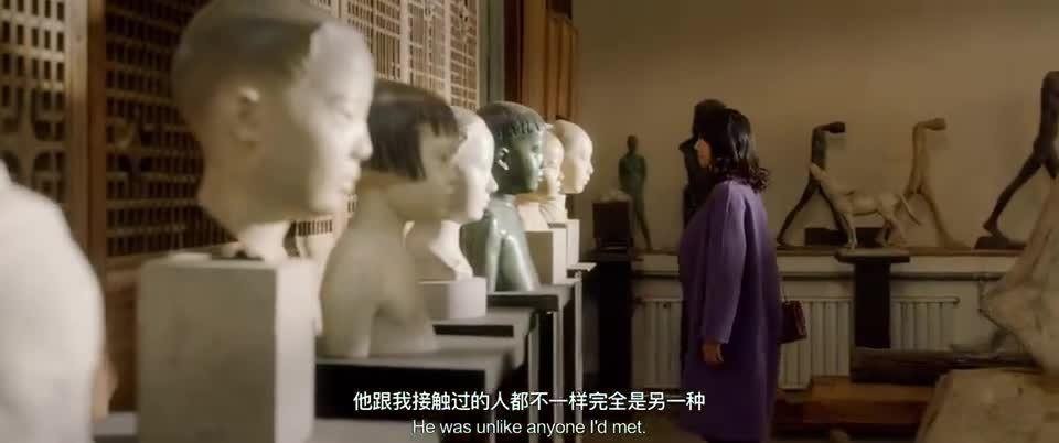 白百何在《捉妖记》中与胡巴互动的温馨场景与《妈阁是座厅》中抽烟沉思的深沉画面