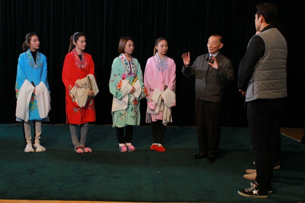 梅葆玖先生演出剧照，与李玉刚形成对比