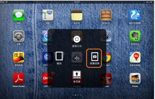 手机屏幕上打开“老歌多多”App的界面截图，显示邓丽君歌曲列表