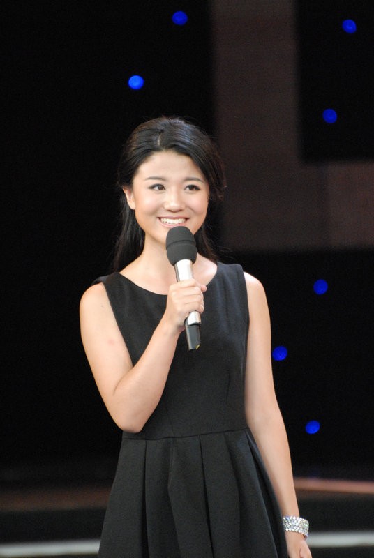 李靓蕾播客节目封面图