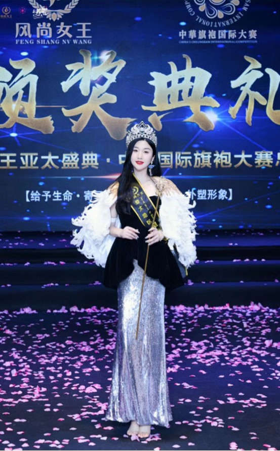 票房破千万的贺岁女王，却在巅峰期毫无征兆地隐退。卓依婷消失之