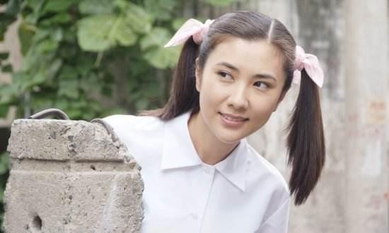 边潇潇北京家中日常照，或与丈夫女儿的生活片段