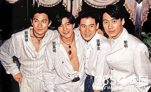 2007年香港回归十周年晚会四大天王罕见同台合唱画面